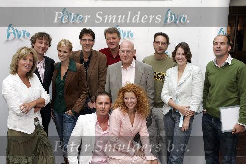 Hilversum 16 augustsu 2005
Presentatie Avro winterseizoen.
Alle presentatoren oa Pia Dijkstra Tooske Breugem Frits Sissing Hans Schiffers Karel v d Graaf en Anniko v Santen.