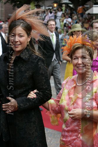 Noordwijk 27 augustus 2005
Trouwen Prins Pieter Christiaan en Anita v Eijk.
Prinses Cristina met dochter Prinses Juliana