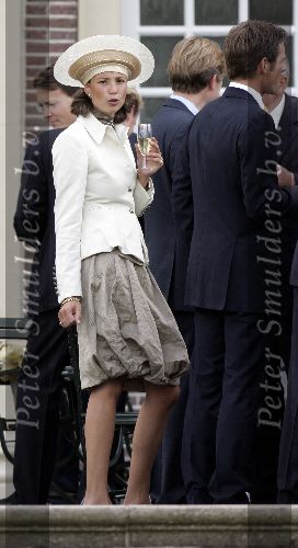Apeldoorn 25 augustus 2005
Trouwen Prins Pieter Christiaan en Anita v Eijk.
Prinses Marilene met champagne