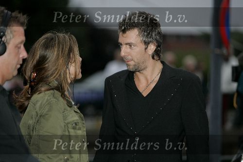 Aalsmeer 24 augustus 2005
Big Brother V bij endemol met Bridget Maasland en Ruud de Wild
Ruud met Minouche Jorissen