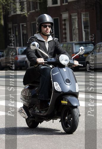 Amsterdam, 20 Juni 2005
Thijs Romer op de Vespa Scooter