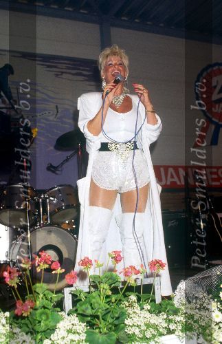 1987 Connie Breukhoven optredend als Vanessa