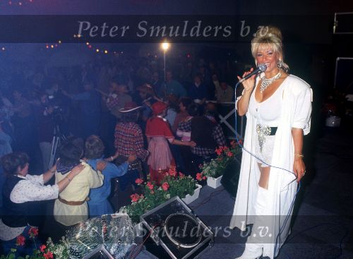 1987 Connie Breukhoven optredend als Vanessa