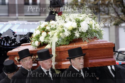 Amsterdam 6 augustus 2005
Herdenkingsdienst van Wim Duisenberg in concertgebouw.
kist
