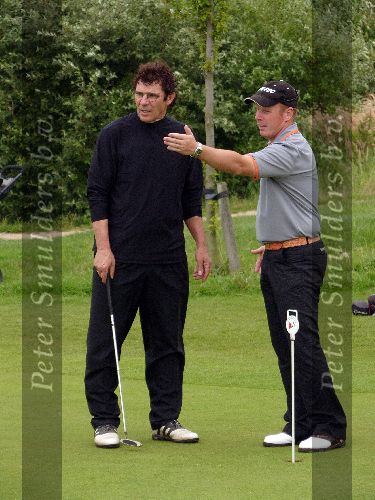 Amsterdam 19 augustus 2005
Wim v Hanegem golfen op houtrak. de kromme op golfschoen