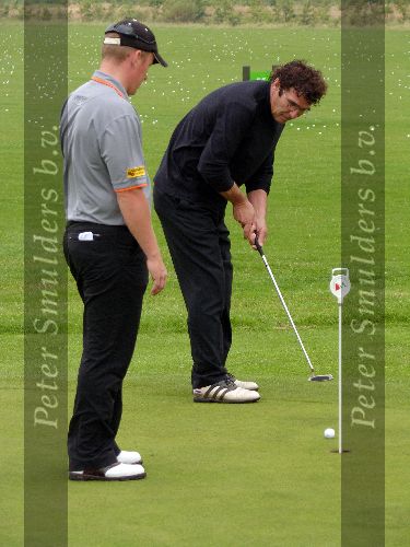 Amsterdam 19 augustus 2005
Wim v Hanegem golfen op houtrak. de kromme op golfschoen