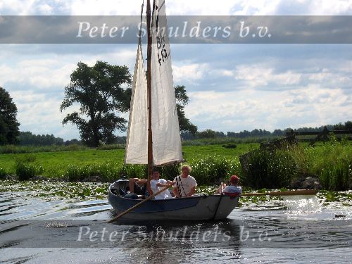 Vinkeveen, De Angstel, roeiboot Zeilboot