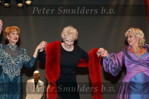 Amsterdam 21 november 2006
Laatste voorstelling purper in Carre. afscheid 
Adele Bloemendaal en Karin Bloeme en Anneke Gronloh