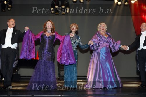 Amsterdam 21 november 2006
Laatste voorstelling purper in Carre. Angela Groothuyzen Karin Bloemen en Anneke Gronloh