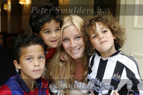 Amsterdam 29 mei 2006
Presentatie boek Patrick Kluivert in hotel Krasnapolsky.
Angela met Quincy Justin en ruben
Peter Smulders bv