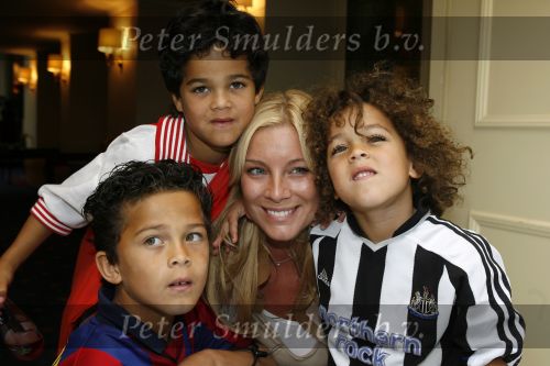 Amsterdam 29 mei 2006
Presentatie boek Patrick Kluivert in hotel Krasnapolsky.
 Angela Quincy  Justin en ruben
Peter Smulders bv