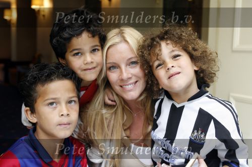Amsterdam 29 mei 2006
Presentatie boek Patrick Kluivert in hotel Krasnapolsky.
 Angela Quincy  Justin en ruben
Peter Smulders bv
