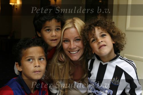 Amsterdam 29 mei 2006
Presentatie boek Patrick Kluivert in hotel Krasnapolsky.
 Angela Quincy  Justin en ruben
Peter Smulders bv