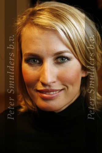 Amsterdam 1 december 2006
De Armani winkel op de pc hooftstraat organiseert een aan tbv het aidsfonds. Anouk Smulders