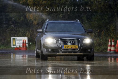 Weert 11 november 2006
Test voor stuff van de audi a6 all road bij ecool anti slipschool.