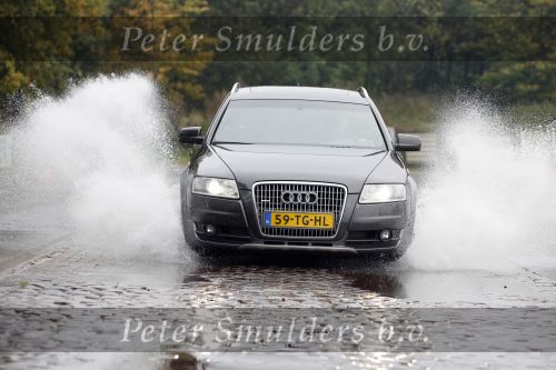 Weert 11 november 2006
Test voor stuff van de audi a6 all road bij ecool anti slipschool.