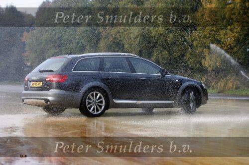 Weert 11 november 2006
Test voor stuff van de audi a6 all road bij ecool anti slipschool.