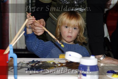 Amsterdam 9 november 2006
BN ers schilderen voor het HSGK in het hilton  hotel. Charly Luske met zoon Billy en Tanja Jess
