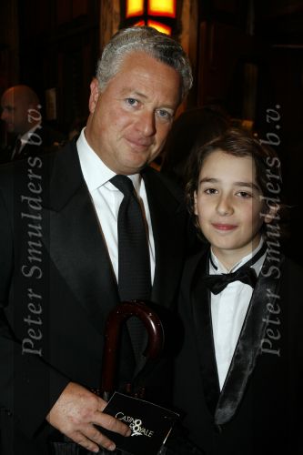 AMSTERDAM 16 november 2006
Premiere James Bond in Tuschinski. Bram Moszkowicz met zoon Natan