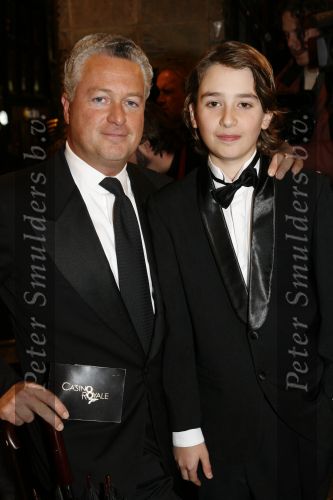 AMSTERDAM 16 november 2006
Premiere James Bond in Tuschinski. Bram Moszkowicz met zoon Natan