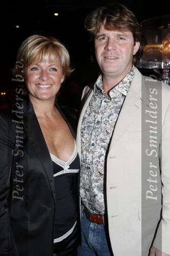 Blaricum 12 november 2006
1 jarig bestaan restaurant Red Sun. Ze organiseren een diner tbv het Kika fonds.Caroline Tensen met vriend Peter Gallas