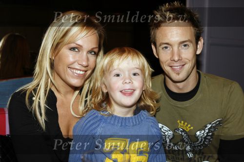 Amsterdam 9 november 2006
BN ers schilderen voor het HSGK in het hilton  hotel. Charly Luske met zoon Billy en Tanja Jess