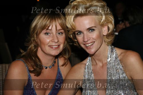Hilversum 18 november 2006
Modeshow Addy v d Krommenacker in studio 21 met  oa Kelly Pfaff. Daphne Deckers met een vriendin