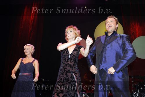 Amsterdam 4 november 2006
Presentatie cd Toon Hermans door Maurice Hermans aan Lone v Roosendaal Richard Groenendijk en Ellen Evers.