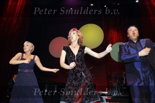 Amsterdam 4 november 2006
Presentatie cd Toon Hermans door Maurice Hermans aan Lone v Roosendaal Richard Groenendijk en Ellen Evers.