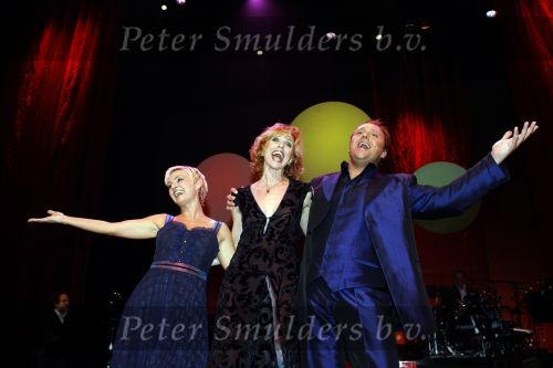 Amsterdam 4 november 2006
Presentatie cd Toon Hermans door Maurice Hermans aan Lone v Roosendaal Richard Groenendijk en Ellen Evers.