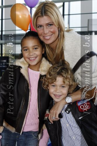 Rotterdam 26 november 2006
Het feest van sinterklaas in ahoy. Estelle Gullit met Maxim en Joelle