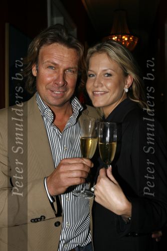 Rosmalen 25 november 2006
Hans Kraay jr met zijn vriendin Sophie eten in Rosmalen met familie van Sophie.