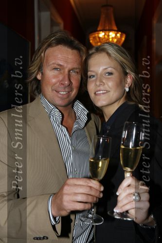 Rosmalen 25 november 2006
Hans Kraay jr met zijn vriendin Sophie eten in Rosmalen met familie van Sophie.