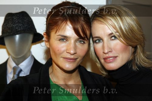 Amsterdam 1 december 2006
De Armani winkel op de pc hooftstraat organiseert een aan tbv het aidsfonds. Anouk Smulders en Helena Christensen