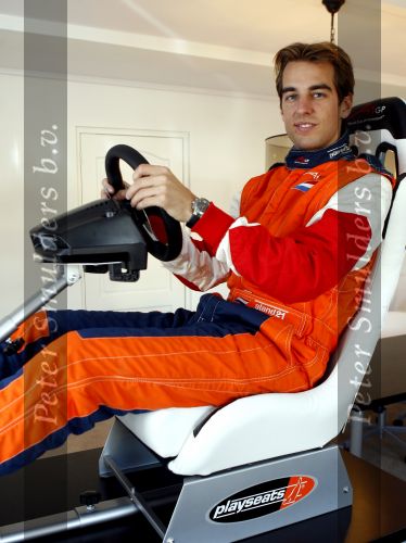 Amsterdam 29 november 2006
Jeroen Bleekemolen in zijn playseats.