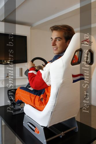 Amsterdam 29 november 2006
Jeroen Bleekemolen in zijn playseats.