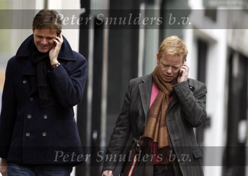 Amsterdam 10 november 2006
John Luken en zijn vriend beide met gsm op de pc hooftstraat.