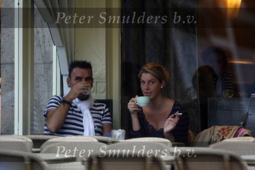 Amsterdam 15 november 2006
Kelly met vriend op terras bij de Joffers opo de cornelis schuytstraat.