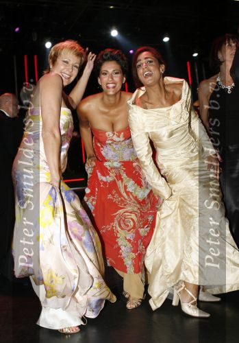 Hilversum 18 november 2006
Modeshow Addy v d Krommenacker in studio 21 met  oa Kelly Pfaff . Kris Bozilovic met Inge Ipenburg en Chimene v Oosterhout aan het dansen