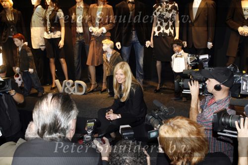 Amsterdam 30 november 2006
Presentatie kledinglijn Frans Bauer bij V&D metg Mariska Bauer.