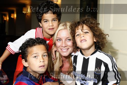 Amsterdam 29 mei 2006
Presentatie boek Patrick Kluivert in hotel Krasnapolsky.
Angela met Quincy Justin en ruben
Peter Smulders bv