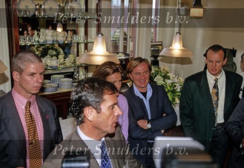 Amsterdam 17 Oktober 1997
Persconferentie t.g.v. Opening Replay modezaak
Prinses Stephanie van Monaco in een bar na afloop