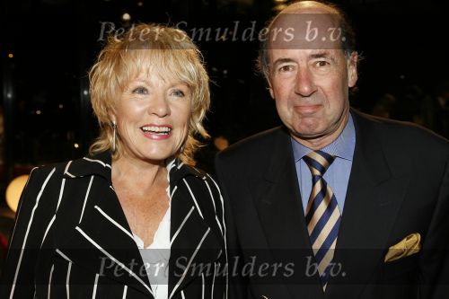 Hilversum 1 december 2006
Opening gebouw beeld en geluid door koningin Beatrix. Ria Bremer met man Bob