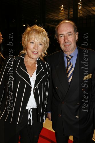 Hilversum 1 december 2006
Opening gebouw beeld en geluid door koningin Beatrix. Ria Bremer met man Bob