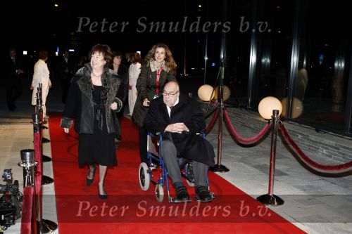 Hilversum 1 december 2006 
Opening gebouw beeld en geluid door koningin Beatrix.
Willem Duys met vrouw in rolstoel