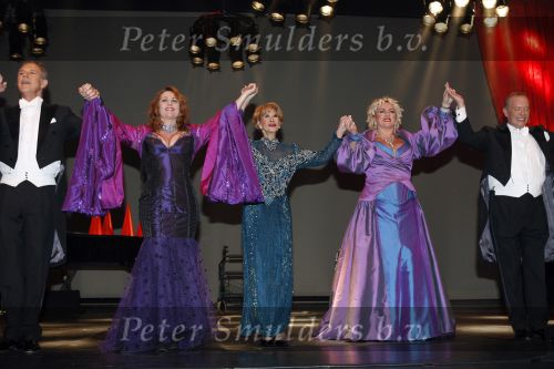 Amsterdam 21 november 2006
Laatste voorstelling purper in Carre. Angela Groothuyzen Karin Bloemen en Anneke Gronloh