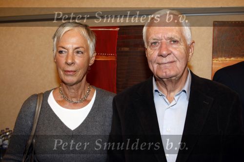 Amsterdam Schiphol 23 november 2009
Presentatie boek Hans Kazan in het Hilton hotel. Aad v d Heuvel met zijn vrouw
Peter Smulders bv
