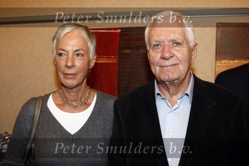 Amsterdam Schiphol 23 november 2009
Presentatie boek Hans Kazan in het Hilton hotel. Aad v d Heuvel met zijn vrouw
Peter Smulders bv