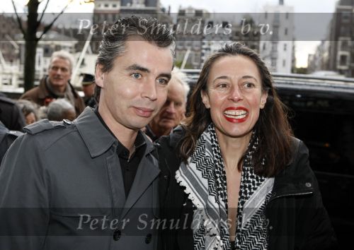 Amsterdam 6 december 2009
Premiere prins Claus in Carre. Koningin Beatrix Prins Constantijn en Prinses Laurentien zijn daarbij aanwezig. Adelheid Roossen met man
Peter Smulders bv