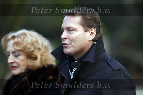 Amsterdam 8 december 2009
Begrafenis Ramses Shaffy op zorgvlied. Ramses vertrok met koets vanaf Carre. Daar waren Liesbeth List met man en dochter en Kitty Courbois. Albert Verlinde
Peter Smulders bv